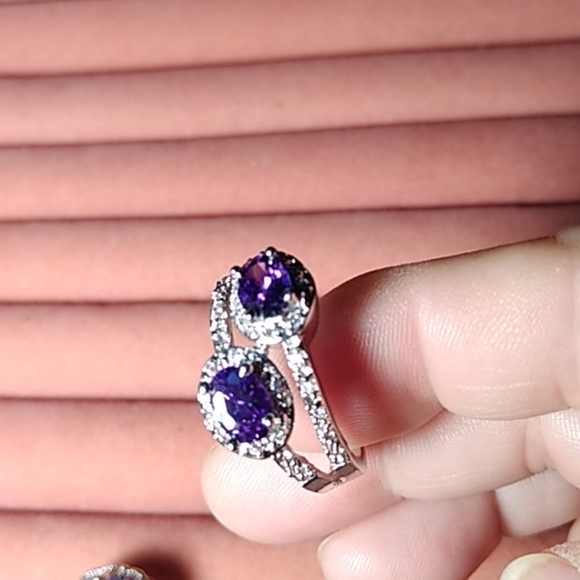 Ring - Picture 3 of 4